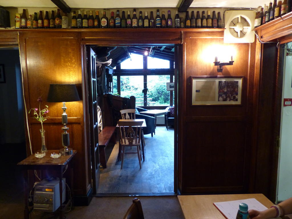 The Sun Inn Englefield Green Eksteriør billede