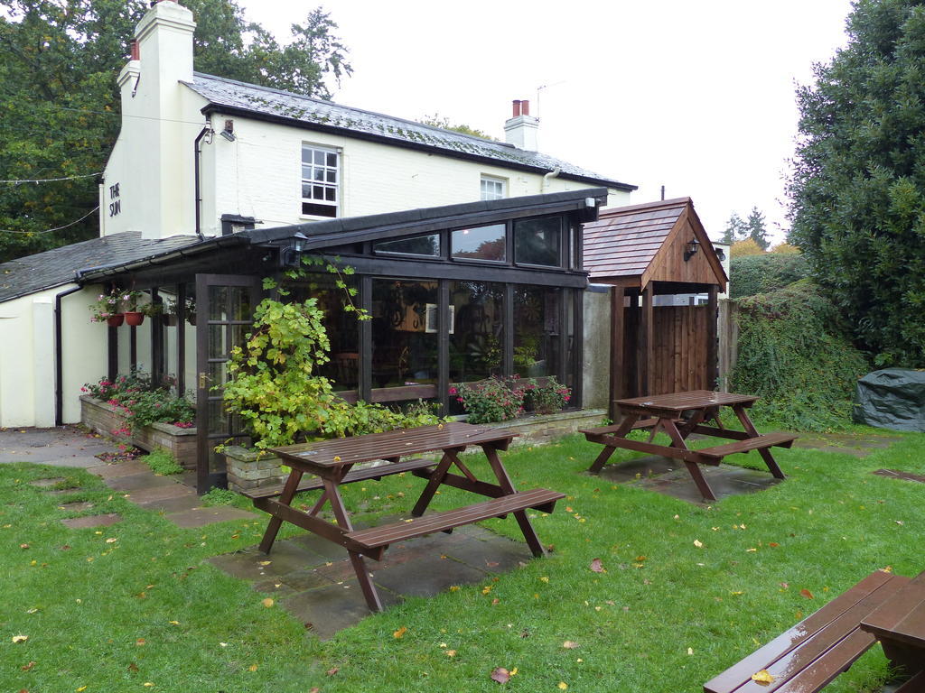 The Sun Inn Englefield Green Eksteriør billede