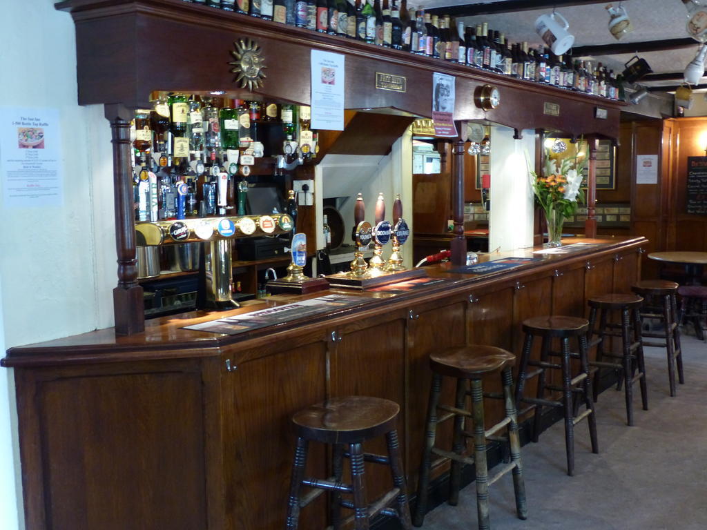 The Sun Inn Englefield Green Eksteriør billede