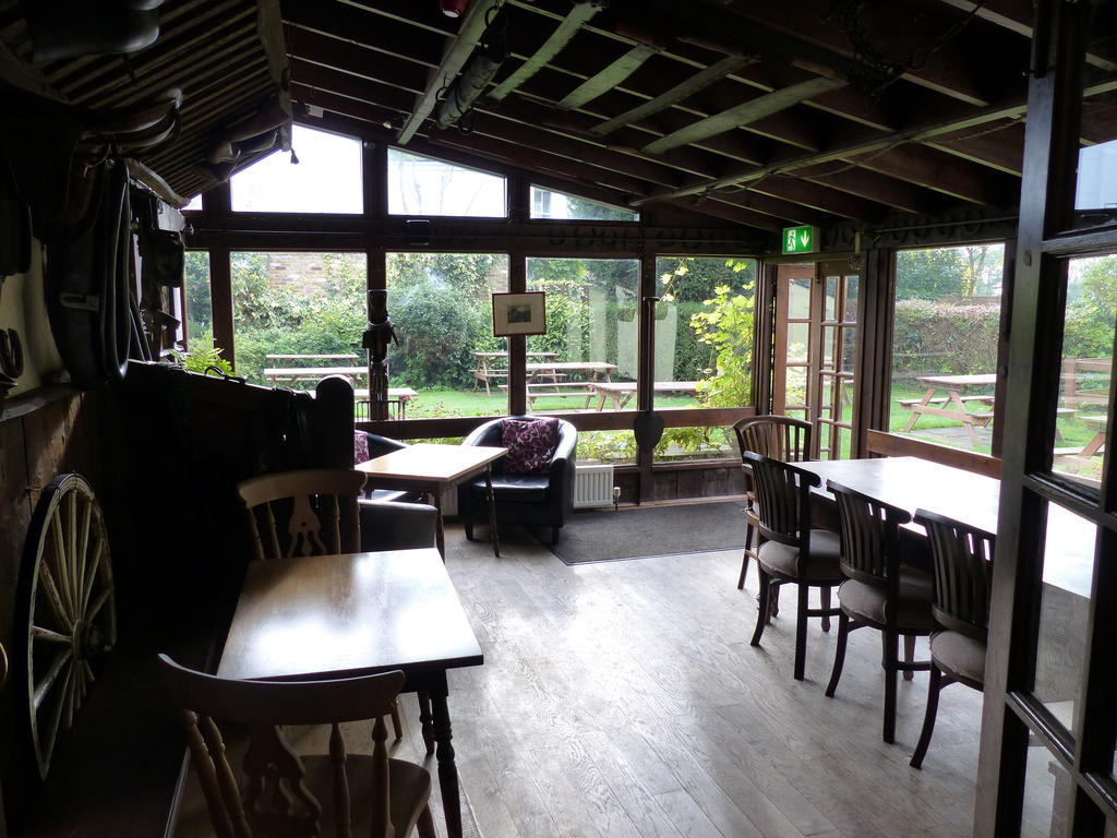 The Sun Inn Englefield Green Eksteriør billede