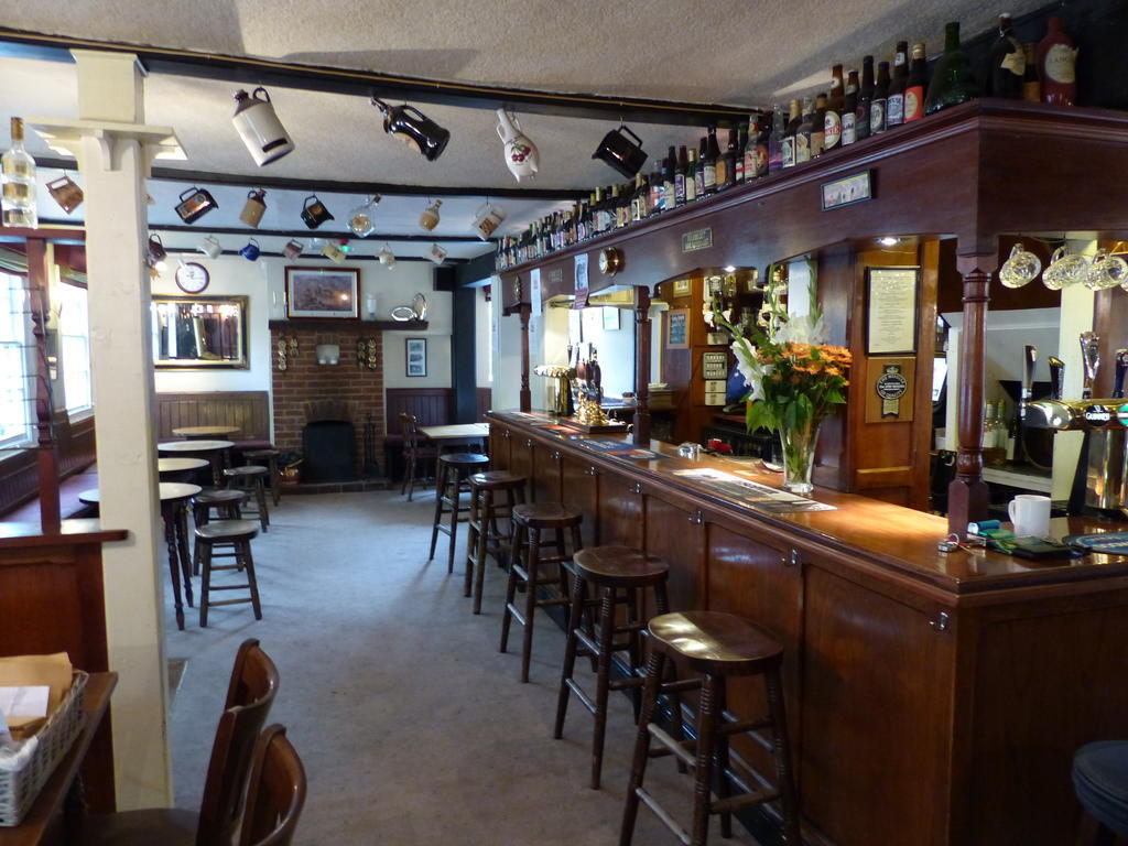 The Sun Inn Englefield Green Eksteriør billede